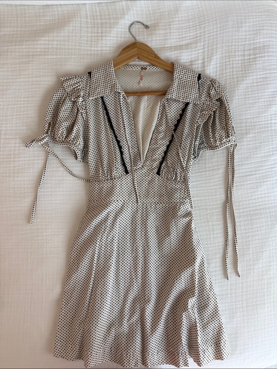 Free People Dresses & Skirts - Free People Polka Dot Puff Sleeve V-Neck Dress in Cream and Black